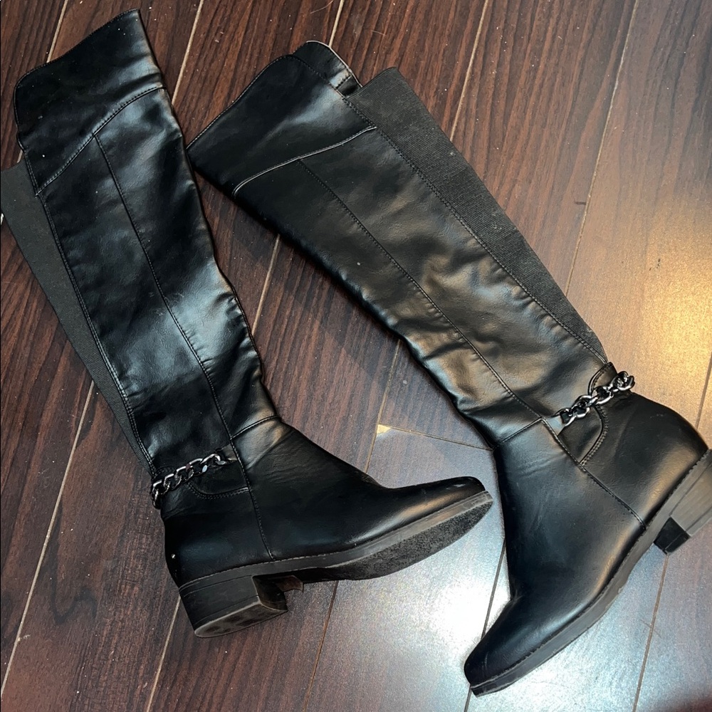 Black Tall  Women's Boots with decorative heel chain